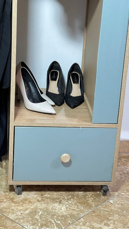 خزانة مبتكرة تجمع بين الأناقة والعملية: تنظيم آمن ومتعدد الوظائف مع توفير مثالي للمساحة