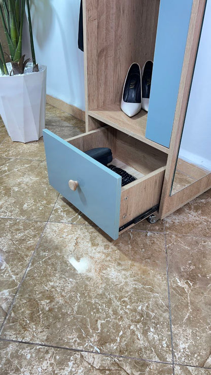 خزانة مبتكرة تجمع بين الأناقة والعملية: تنظيم آمن ومتعدد الوظائف مع توفير مثالي للمساحة