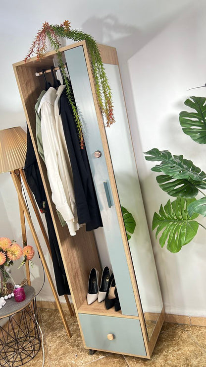 خزانة مبتكرة تجمع بين الأناقة والعملية: تنظيم آمن ومتعدد الوظائف مع توفير مثالي للمساحة