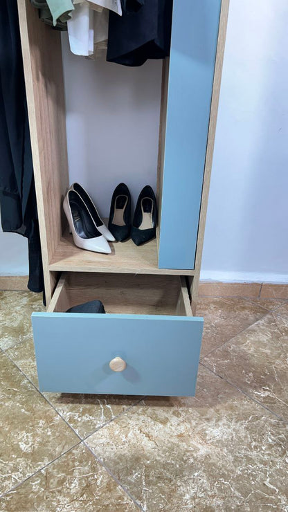 خزانة مبتكرة تجمع بين الأناقة والعملية: تنظيم آمن ومتعدد الوظائف مع توفير مثالي للمساحة