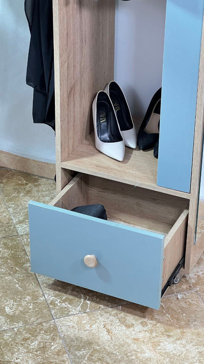 خزانة مبتكرة تجمع بين الأناقة والعملية: تنظيم آمن ومتعدد الوظائف مع توفير مثالي للمساحة